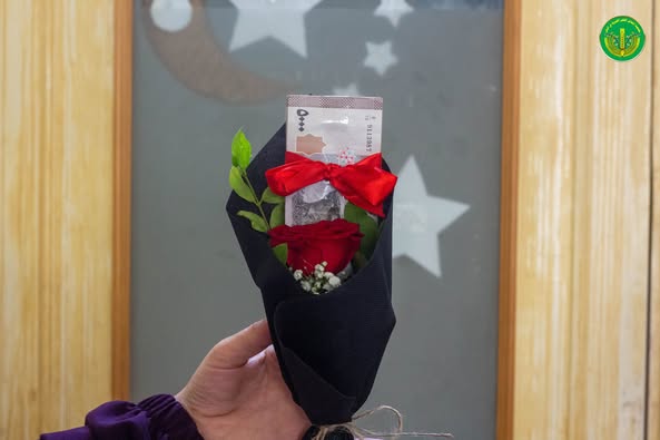 💚قام بعض الكفلاء الكرام بتوزيع الهدايا والعيديات على الأيتام